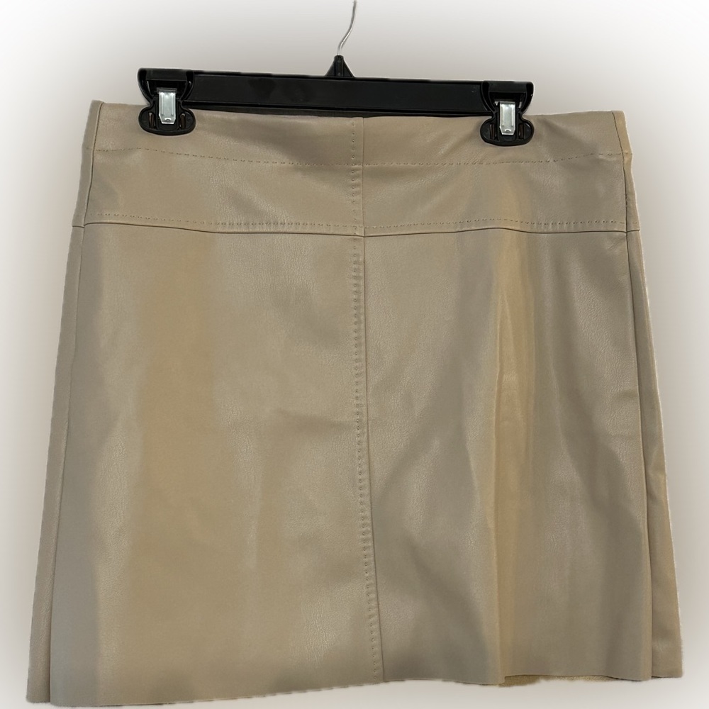 Max Studio Women’s Faux Leather Mini Skirt Bone color Size Large NWOT